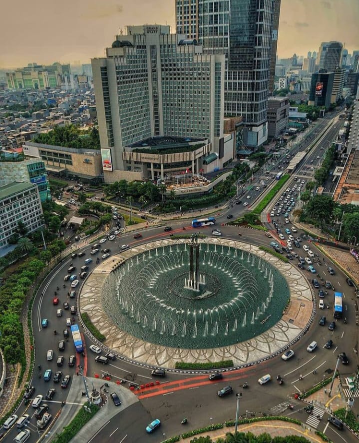Suasana Bundara Hotel Indonesia (HI). Foto : Ig Jakarta View.
